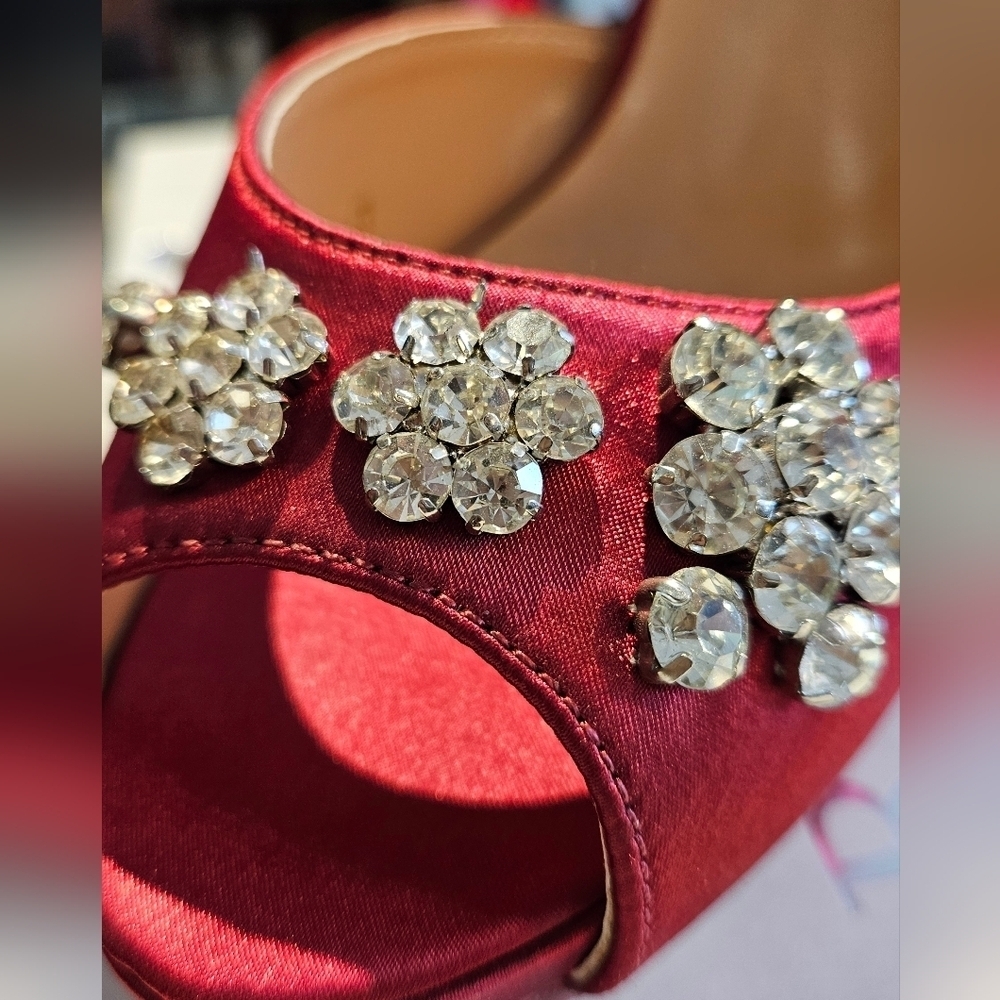 Open-Toe Burgundy Heels. Size 7 - Picture 11 of 14